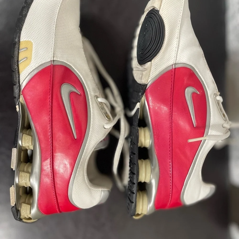 Nike Shox R4 Women’s Training Shoes – White/Red/Silver  size 9.5